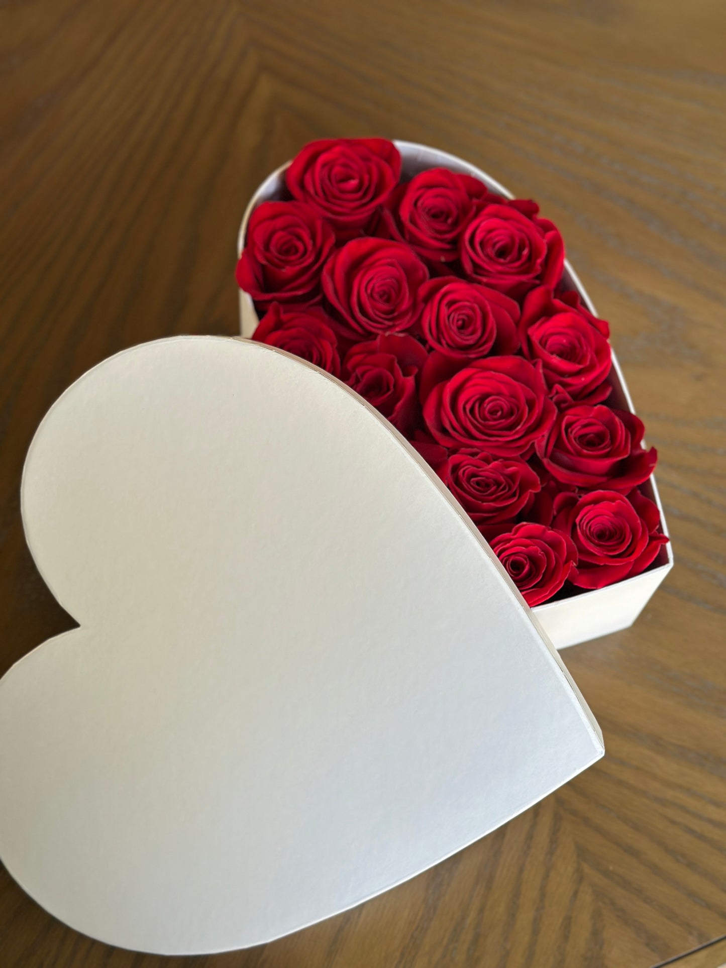 Love You – Two Dozen Red Roses Box