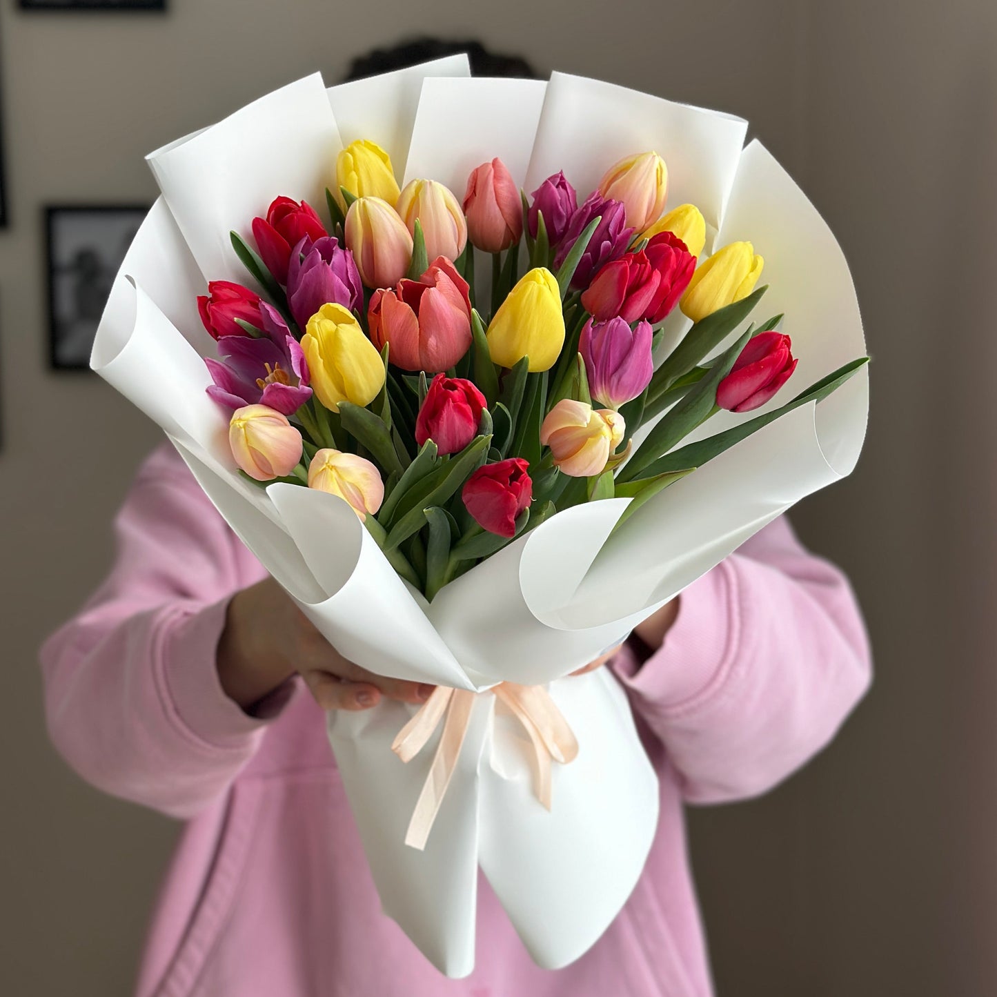 Bouquet of 25 mixed fresh tulips