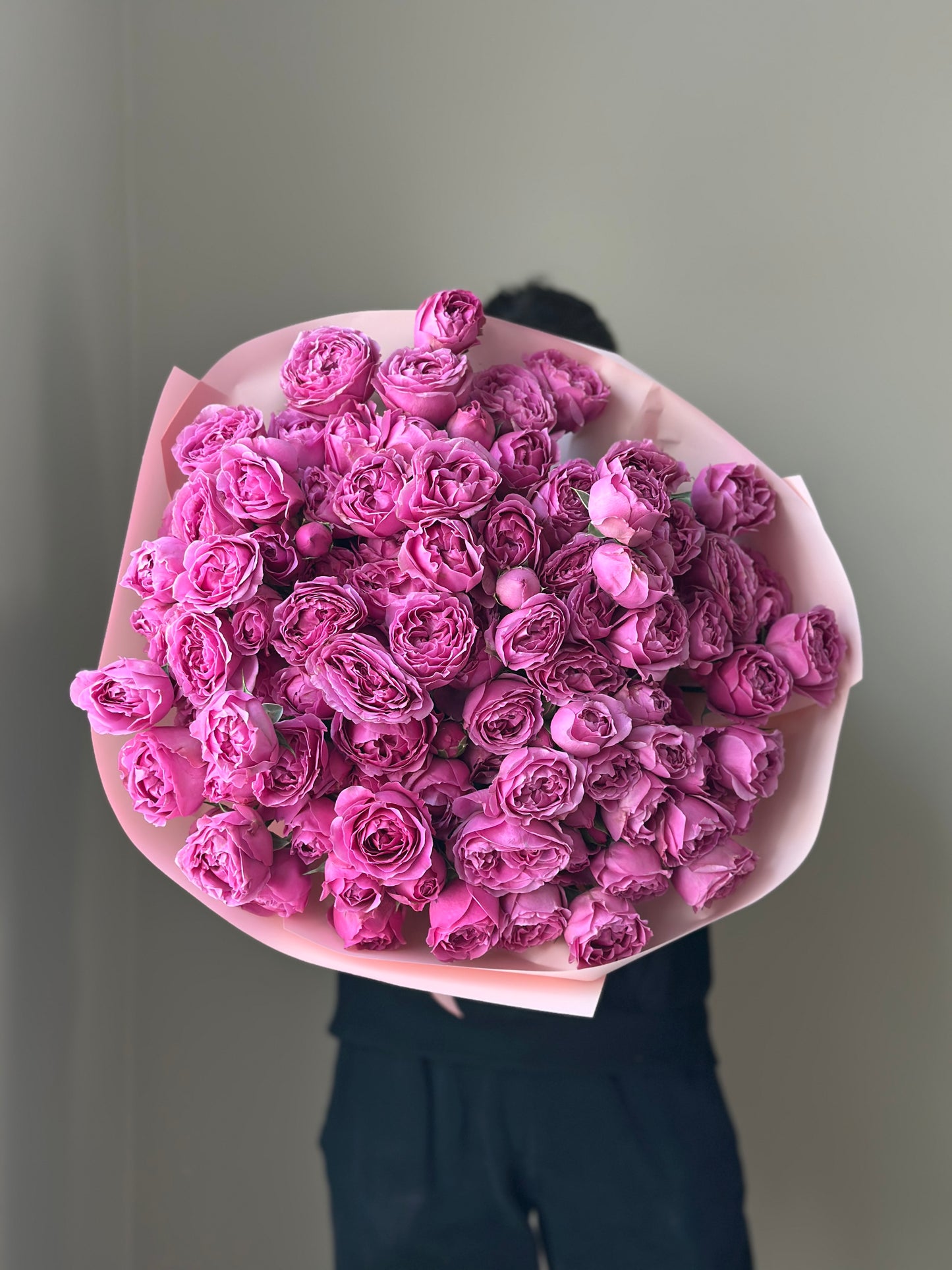 25 Stem Garden Spray Roses Bouquet | Peony-Style Roses in Winnipeg
