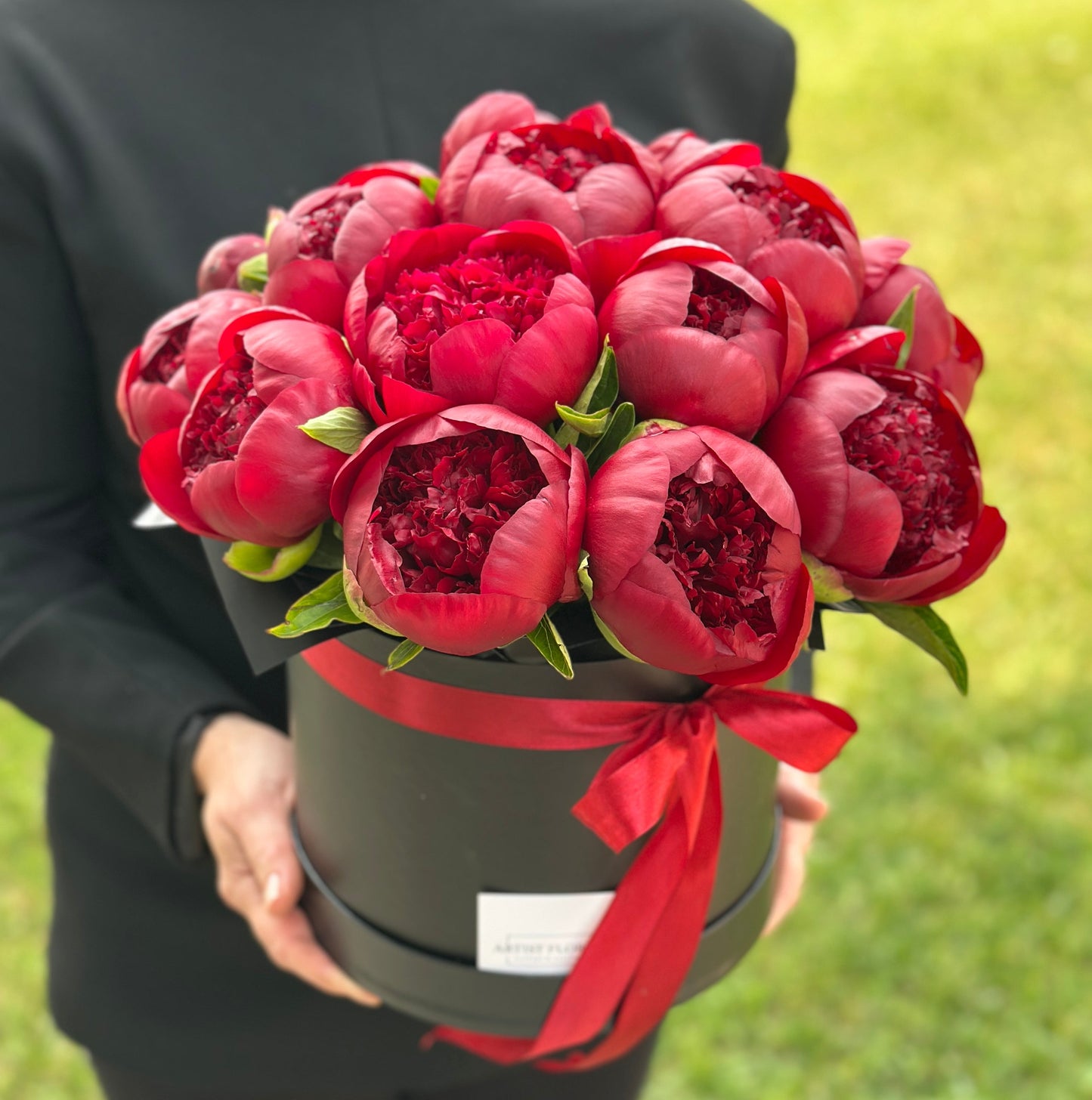 Midnight Romance – 15 Burgundy Peonies in Black Hat Box