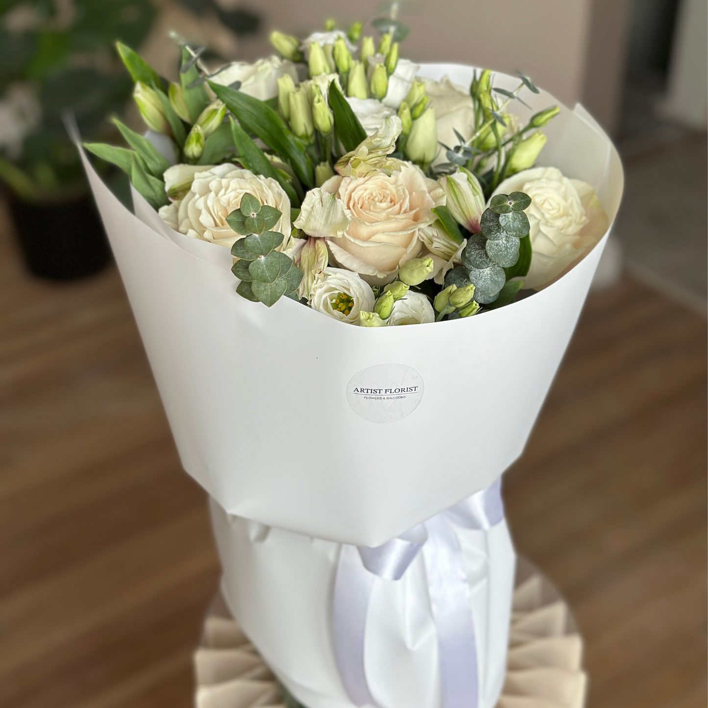 Cristal Moon- Elegant Bouquet with Roses, Lisianthus & Eucalyptus
