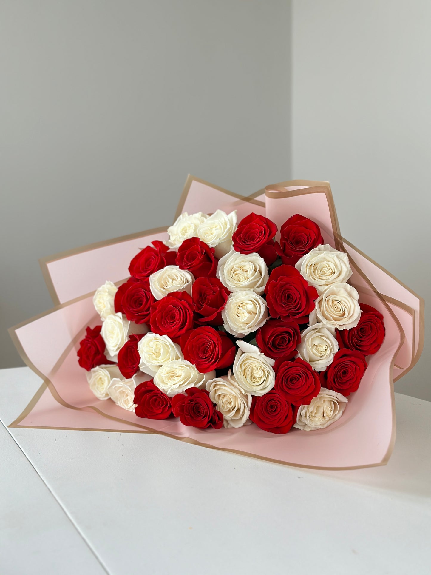 25 Red and White Roses Bouquet – Romantic Mixed Rose Arrangement