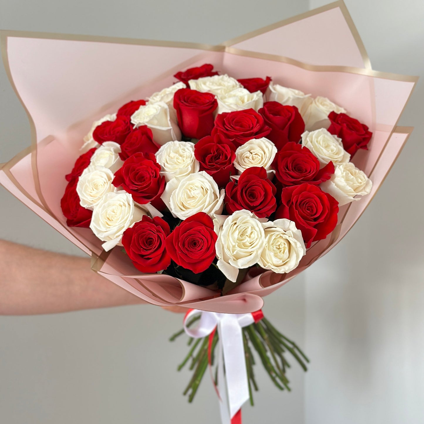 25 Red and White Roses Bouquet – Romantic Mixed Rose Arrangement