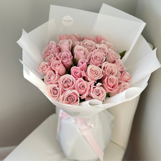 Soft Pink Elegance – 25 Roses
