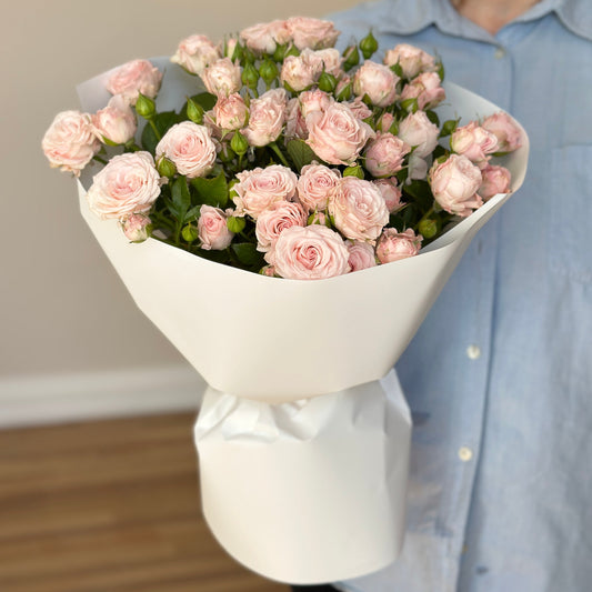 Soft Cloud- Bouquet of 9 spray roses