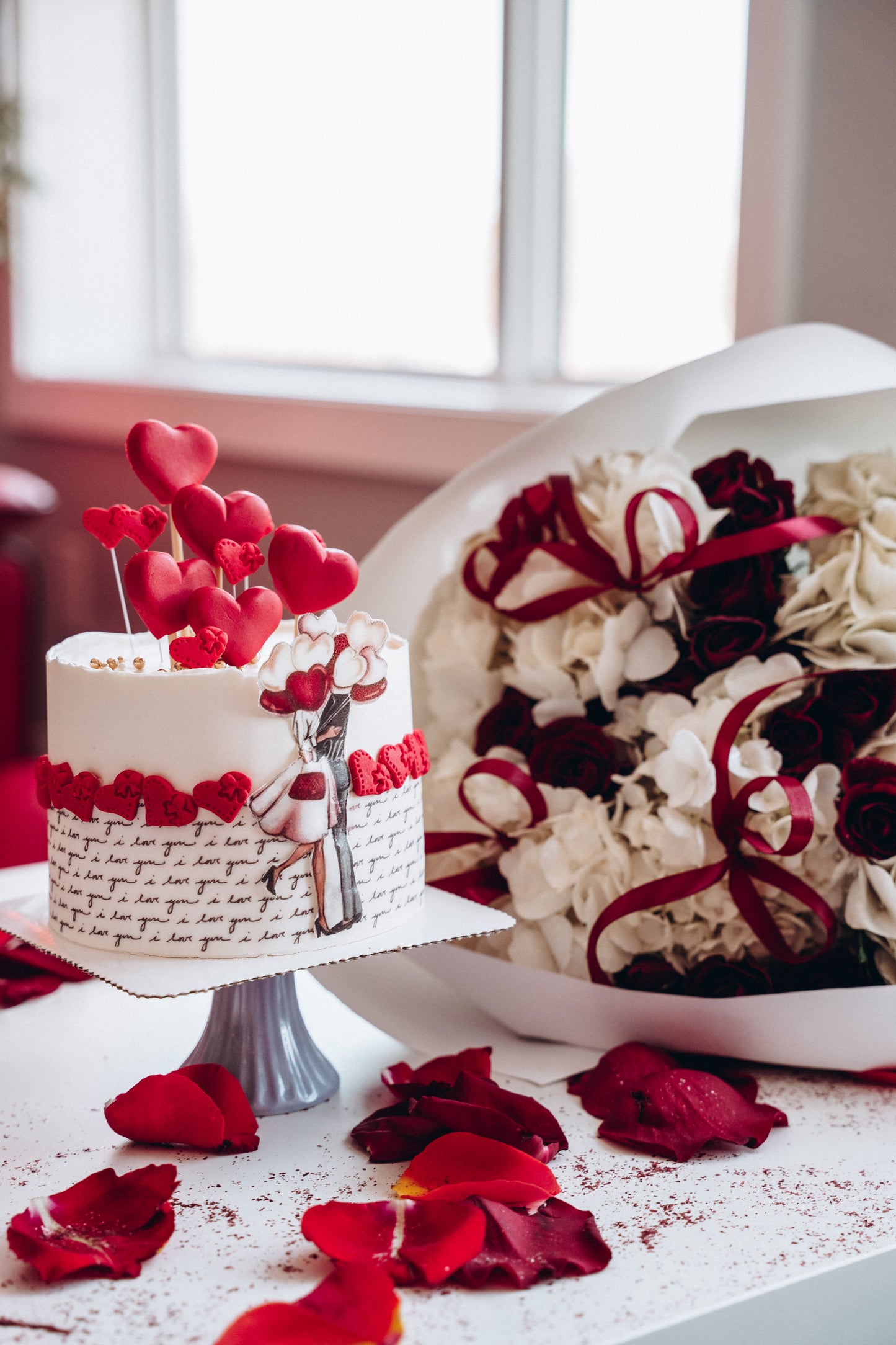 Gift Set with Designer Bouquet & Cake
