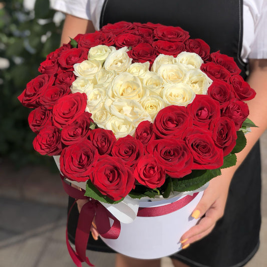Valentine’s Luxury Rose Box – Red Roses with White Heart