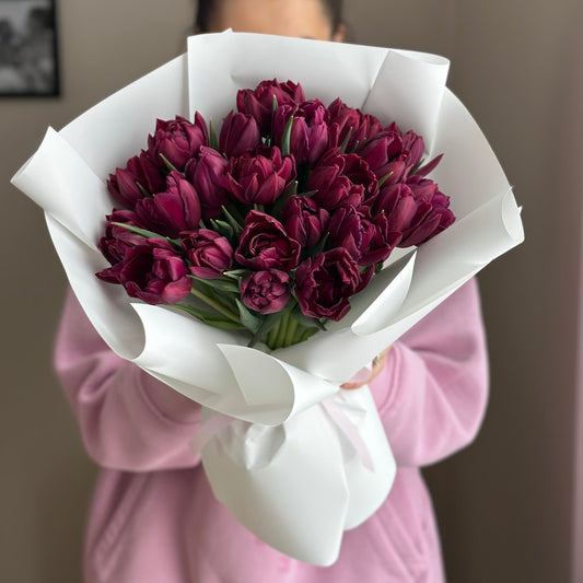 Spring bouquet of 25 double purple tulips