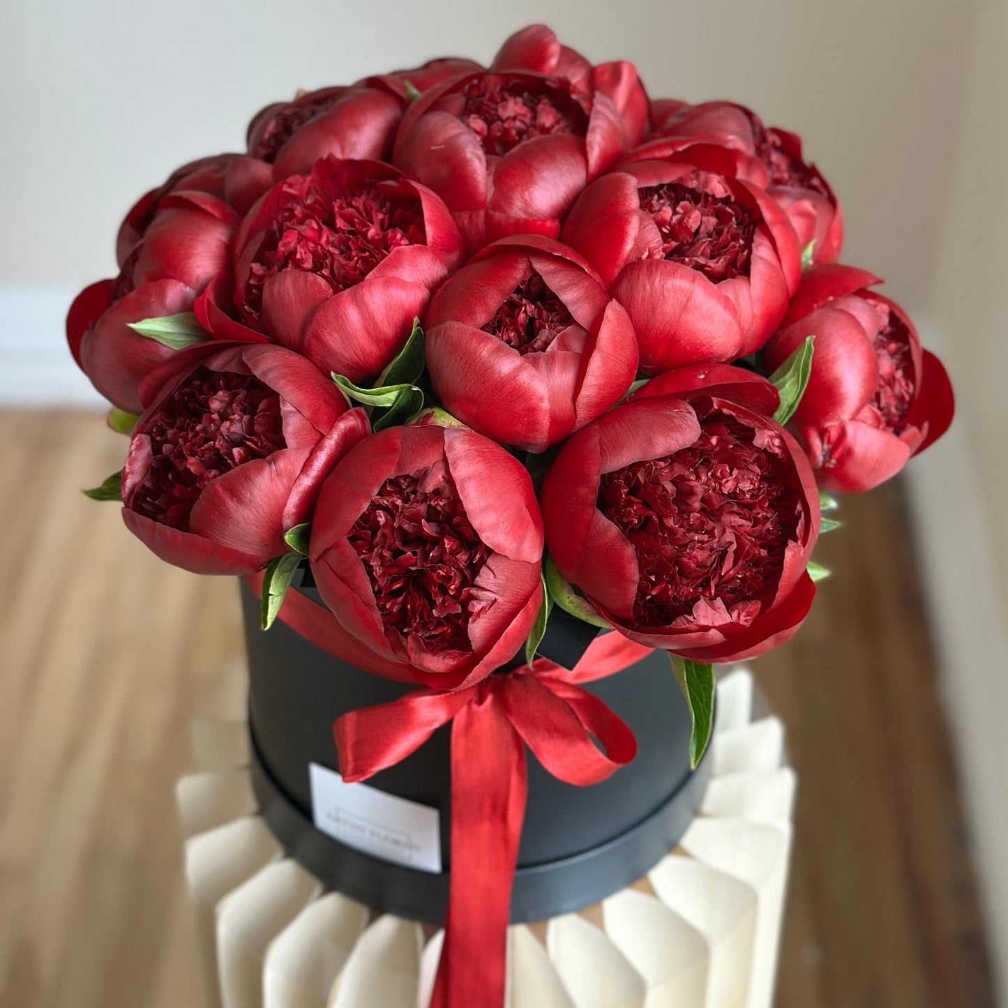 Midnight Romance – 15 Burgundy Peonies in Black Hat Box