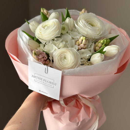 Premium Spring Bouquet – Ranunculus, Tulips & Hyacinths