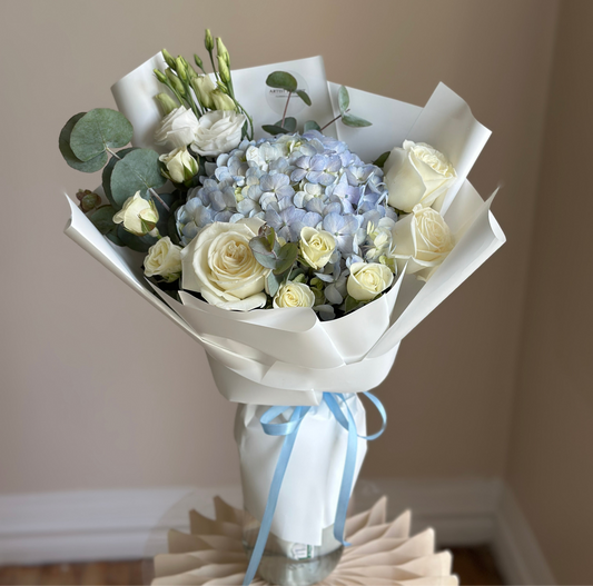 Sea Breeze – Bouquet in Soft Blue & White