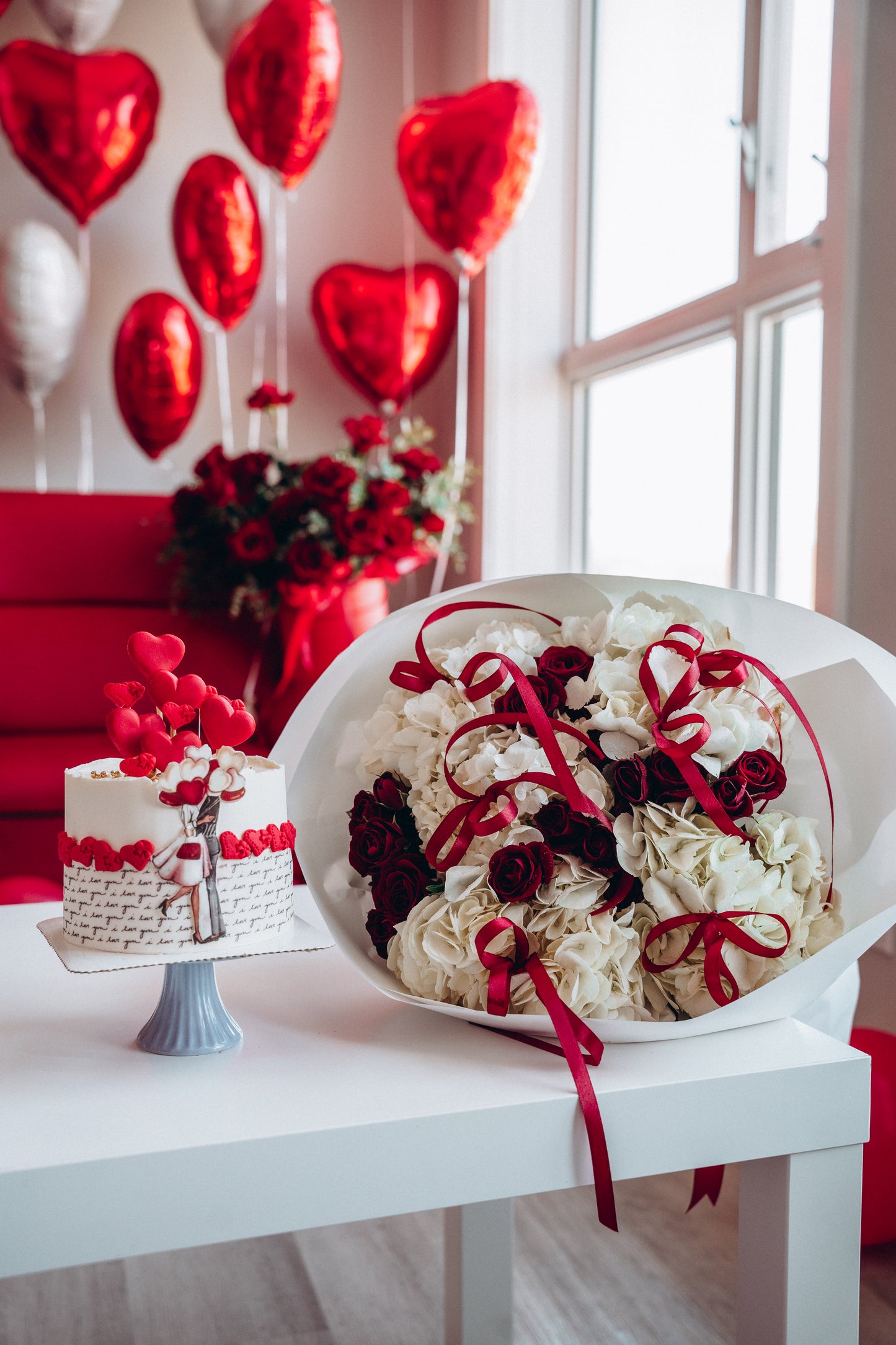 Gift Set with Designer Bouquet & Cake