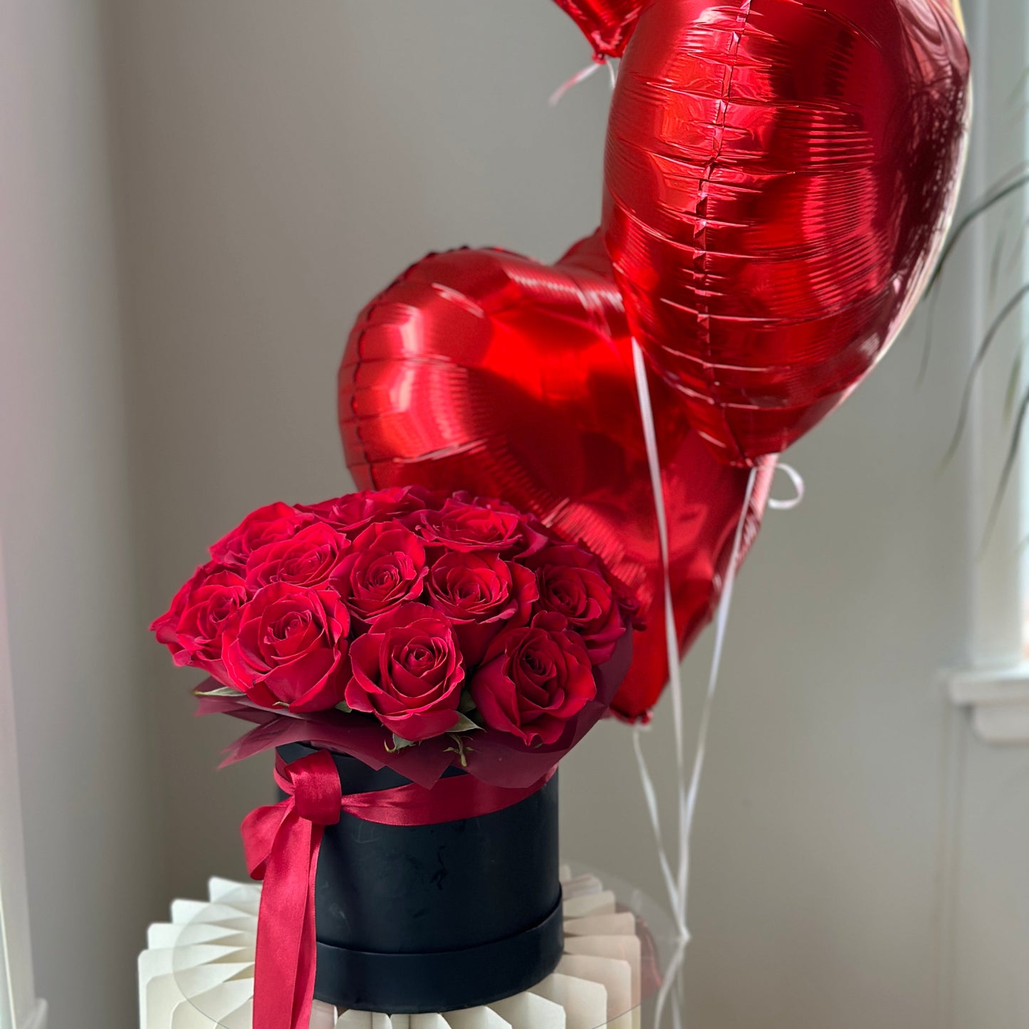 Love Box Set | 25 Red Roses & Heart Balloons